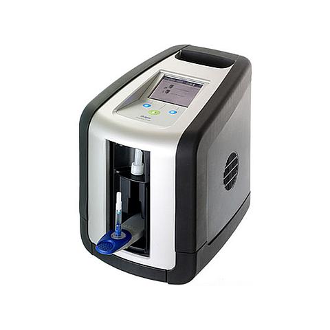 8319900 Dräger DrugTest 5000 systeem Het Dräger DrugTest&reg; 5000 Systeem bestaat uit twee hoofdcomponenten: de Dräger DrugTest&reg; 5000 Analyzer en de Dräger DrugTest 5000 Testkits. De Dräger DrugTest 5000 Analyzer is een mobiel meetinstrument voor kwalitatieve detectie van drugs in speeksel die worden verzameld met behulp van de Dräger DrugTest&reg; 5000 Testkits.